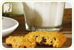 Oatmeal Cookies and Milk for Overcoming Sleep Disorders